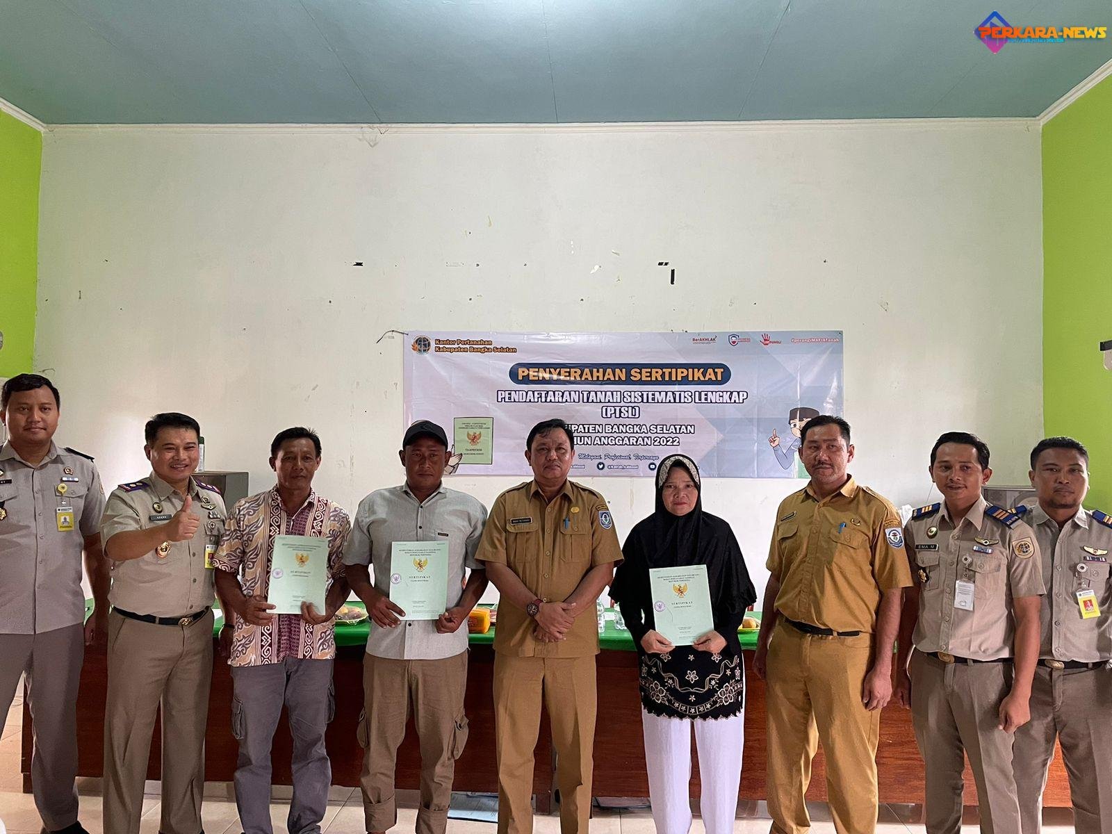 Pemkab Basel Serahkan Sertipikat Pendaftaran Tanah Sistematis Lengkap di Desa Keposang